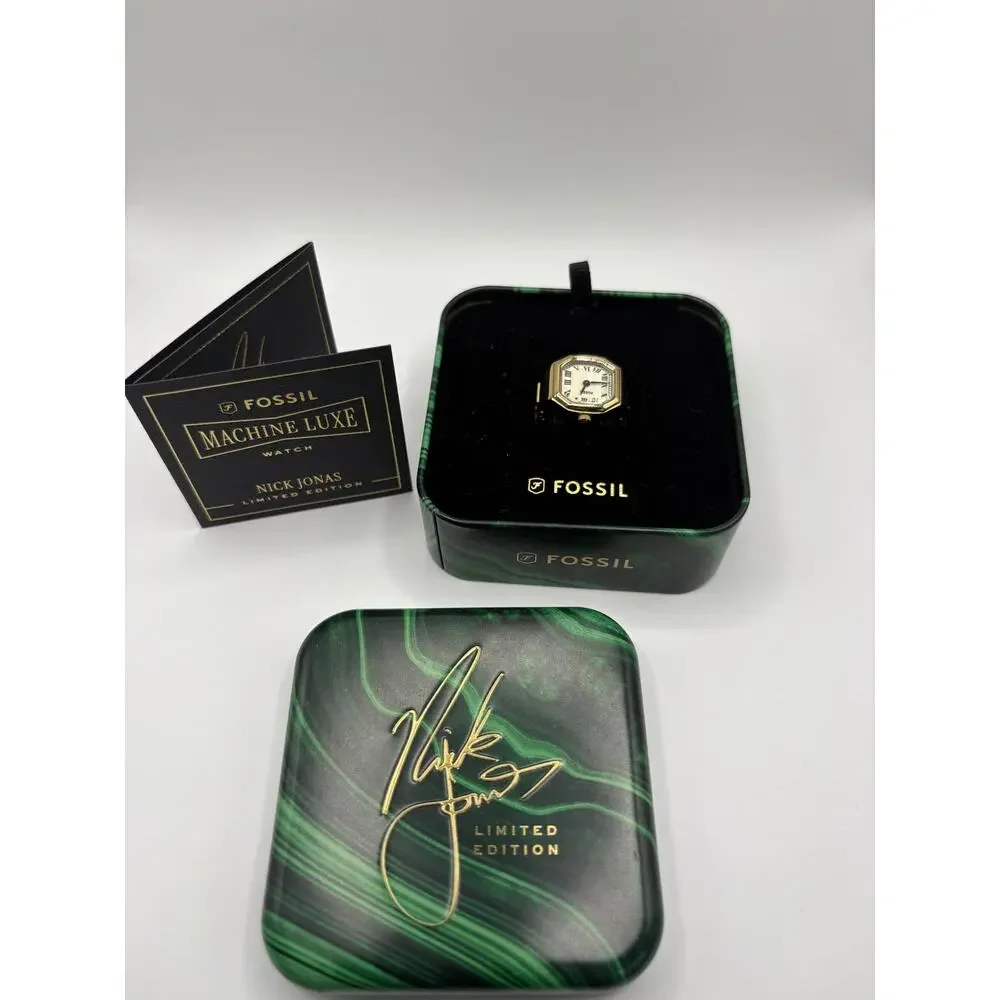 Fossil vintage women